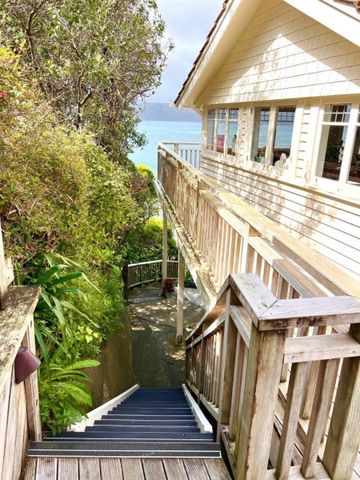 Seatoun 3 bedroom with awesome views over the harbour - Photo 3