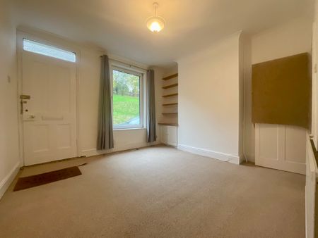 3 bedroom Mid Terraced House to let - Photo 4