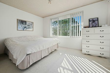 TOP-FLOOR WITH SPECTACULAR HARBOUR & CITY VIEWS - Photo 4