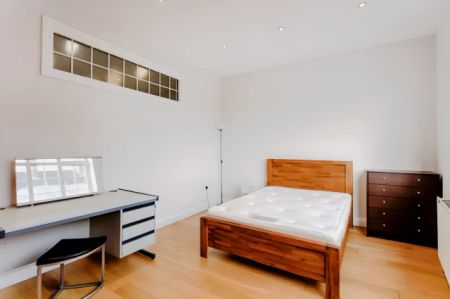 4 Bedroom 2 Bathroom - Photo 2