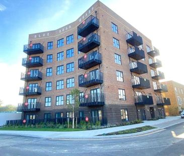 A superbly presented apartment in a striking contemporary development. - Photo 1