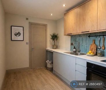 1 bedroom in a house share to rent - Photo 3