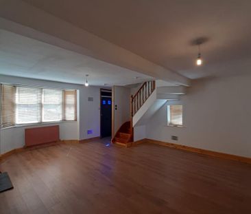 2 bedroom semi-detached house to rent - Photo 2