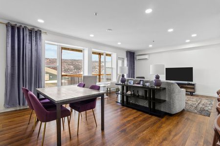 Duckworth Street - Photo 3