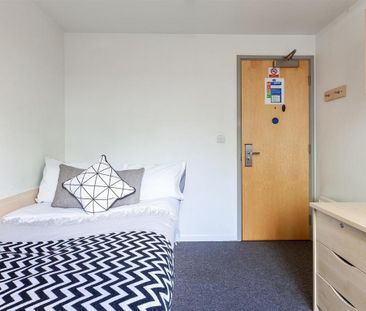 1 bedroom in a flat share to rent - Photo 4