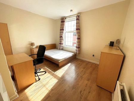 4 bedroom terraced house to rent - Photo 3