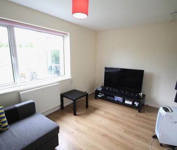 5 bedroom detached house to rent - Photo 3