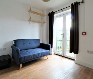 House share to rent on - Photo 1