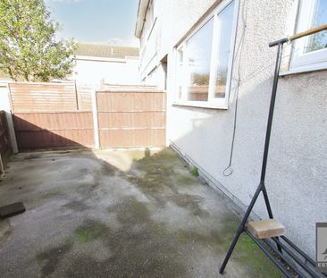 2 Bedroom Ground Floor Flat - Photo 5