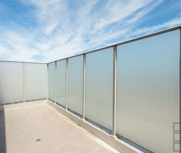 Spacious, Stylish & Superbly Located (6 month lease) | FLARE REAL ESTATE - Photo 5