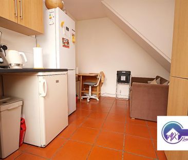 1 bedroom in a flat share to rent - Photo 5