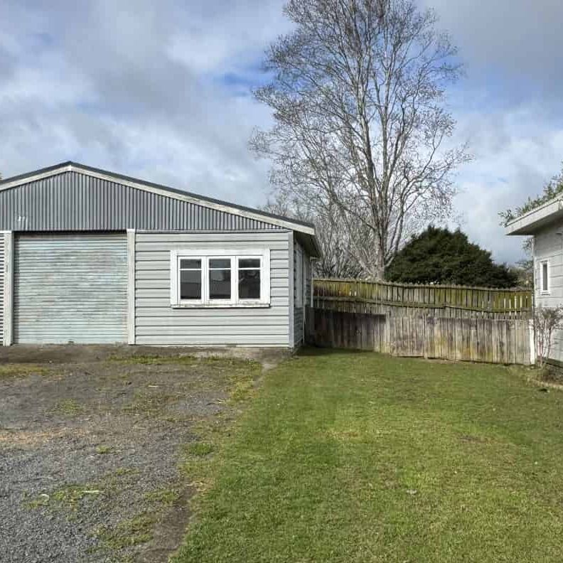3 bedroom home on large section with loads of room to play and park - Photo 1