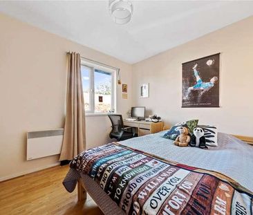 Haygreen Close, Kingston Upon Thames, Surrey, KT2 - Photo 2