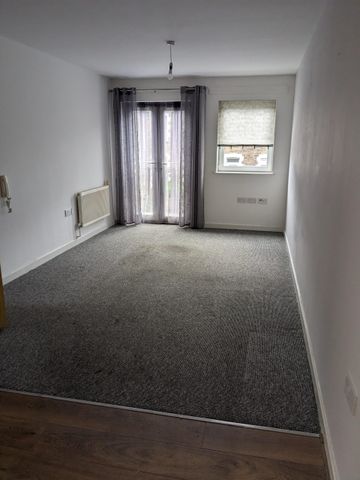 *Apply online* 2 Bed Flat, Harlequin Court, Neath. Including adaptations: automatic door and walk in shower - Photo 4