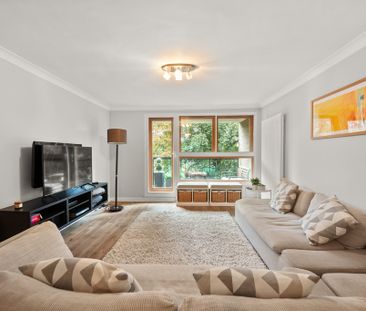 2 Bedroom Apartment, Sycamore Lodge,Gipsy Lane, London SW15 - Photo 1