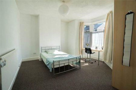 5 bedroom semi-detached house to rent - Photo 4