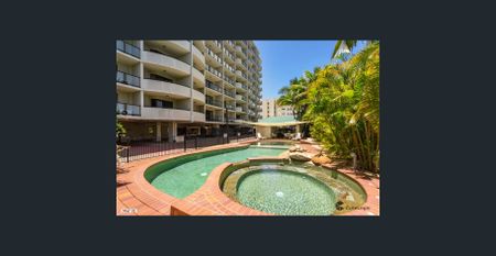 WATER VIEWS - FULLY FURNISHED - STUDIO APARTMENT - Photo 4