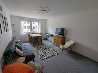 2 Bed Flat, Dalgety Road, EH7 - Photo 3