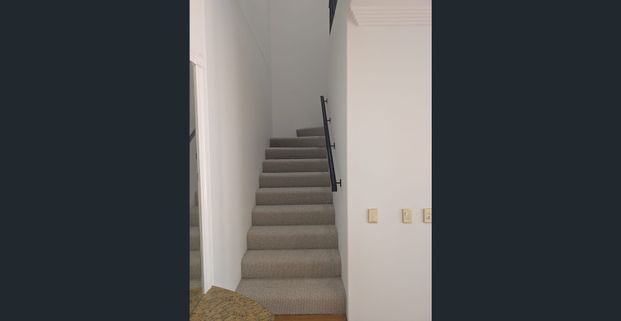 Stunning 3 bedroom Villa in sought after location - Photo 1