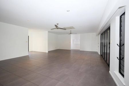 Large Executive Style Home - Large Shed - Large Block - Side Access - Photo 3
