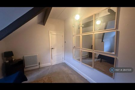 4 bedroom semi-detached house to rent - Photo 5