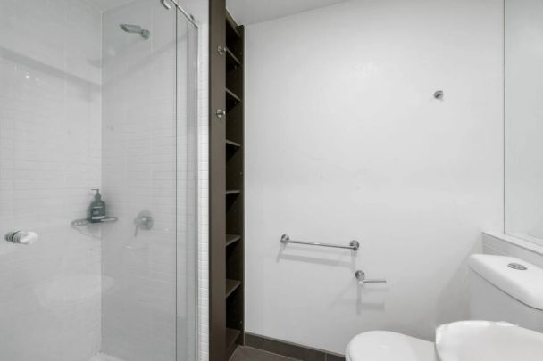 Modern Fully-Furnished Studio Apartment in the Heart of Melbourne! - Photo 1
