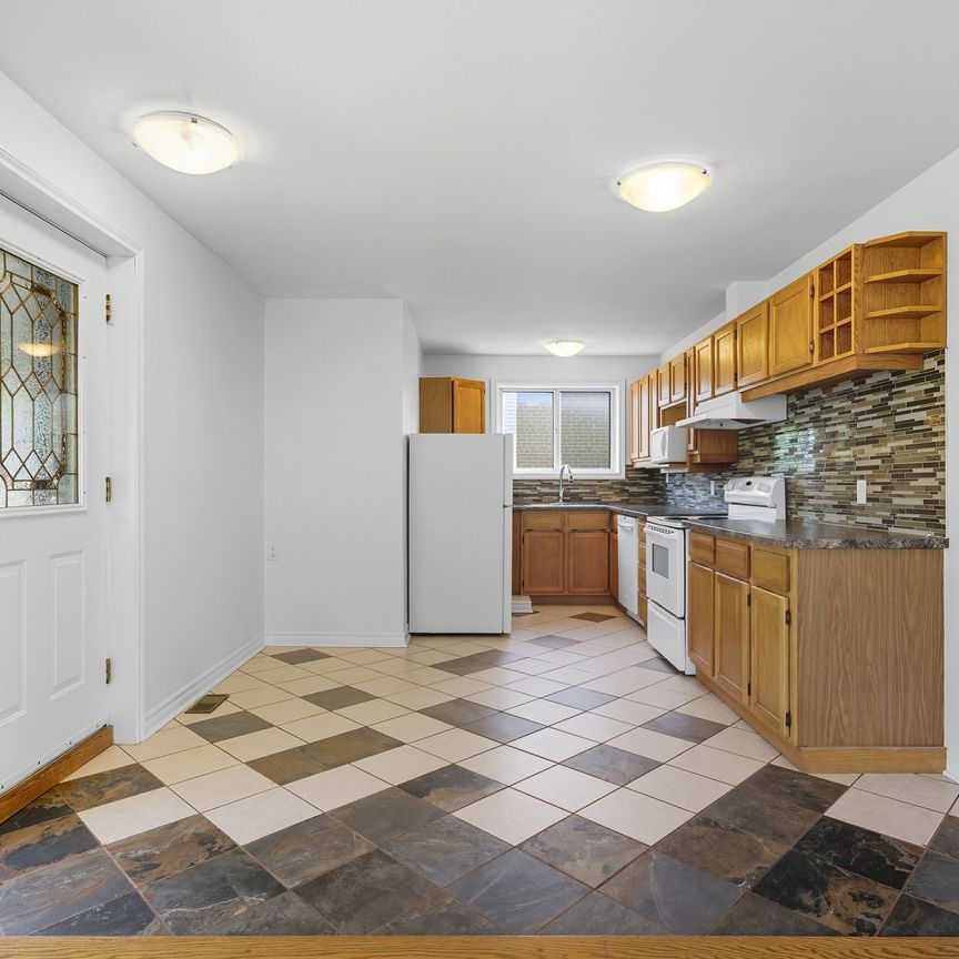 For Lease - 713 Burns Street Unit# Main, Whitby, Ontario - Photo 1