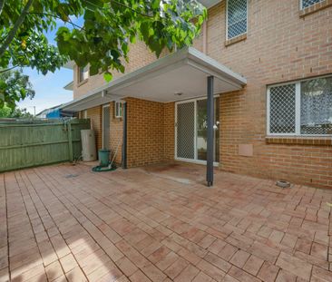 MOVE IN IMMEDIATELY TO A Southport Spacious 3 Bedroom Townhouse Liv... - Photo 5