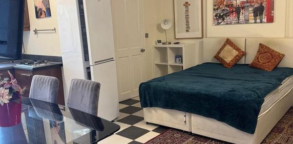 Studio to rent - Photo 2