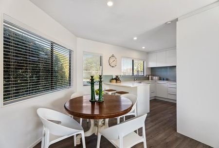 UNFURNISHED TOWNHOUSE - 3 BEDROOMS - Photo 5