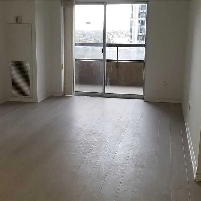 For Lease - 18 Sommerset Way Unit# 2207, Toronto, Ontario - Photo 1