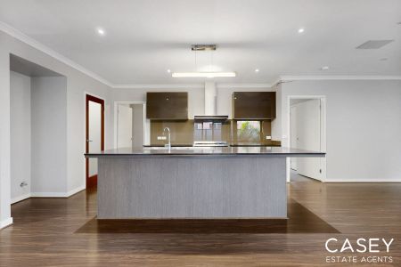 112 Selandra Boulevard, Clyde North - Photo 3