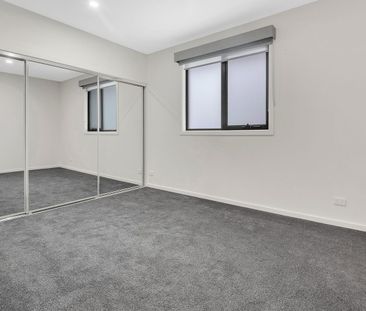 Brand new 4-bedroom home with premium finishes! - Photo 2