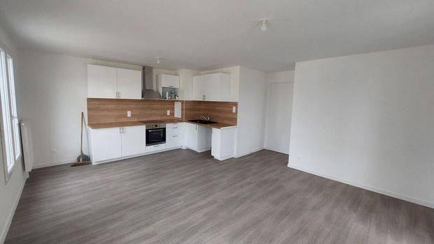 location Appartement T4 DE 80.2m² À LE BLANC MESNIL - Photo 1
