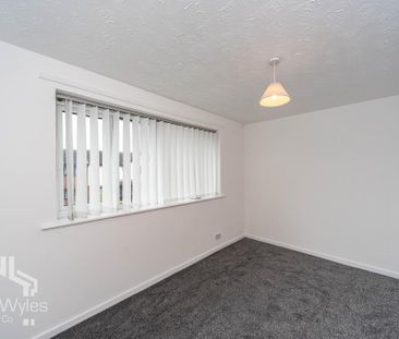 1 bedroom mews to rent - Photo 3