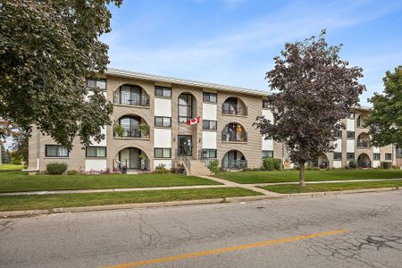 One Bedroom Apartment - Photo 3