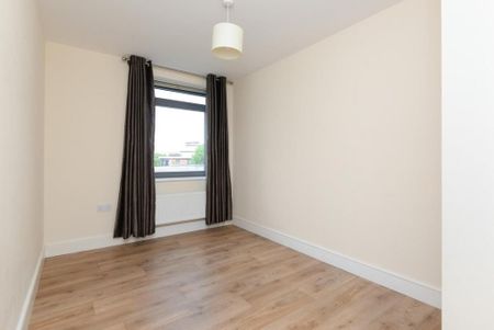 2 bedroom semi-detached house to rent - Photo 5