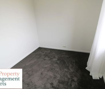 ✨ Freshly Updated Family Home in Prime Eaglevale Location ✨ 3 Bedro... - Photo 2