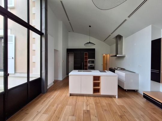 Maison à louer - 204 m² - Photo 1