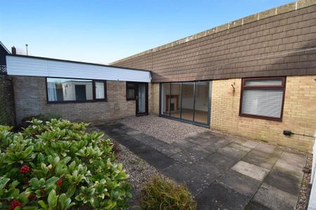 2 bedroom detached bungalow to rent - Photo 5