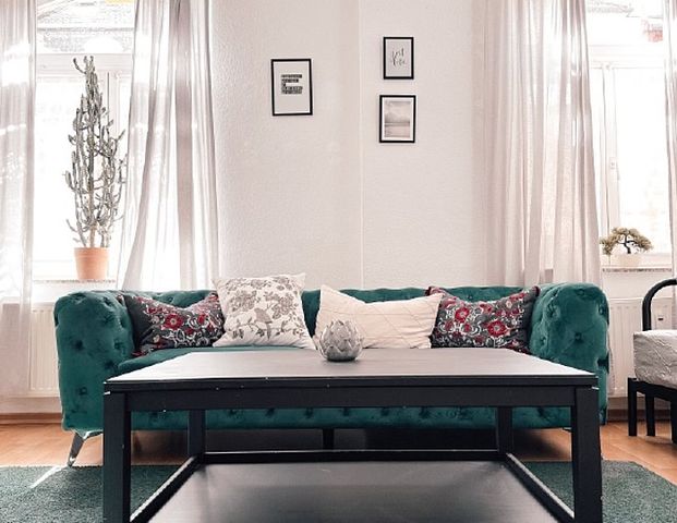 XXL-Wohnzimmer l 1.OG l Balkon l im Herzen von Zwickau - Photo 1