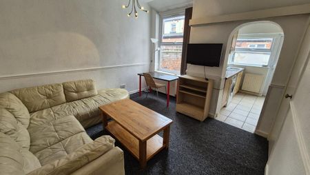 3 bedroom terraced house to rent - Photo 2