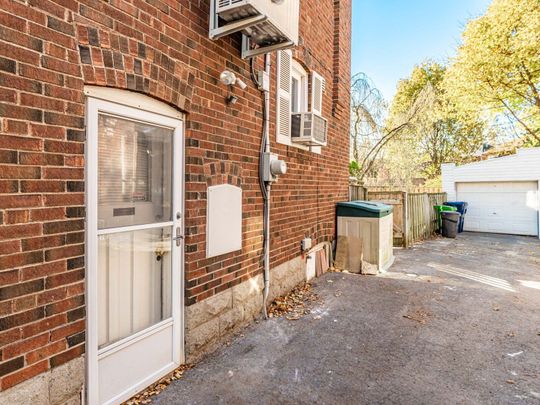 For Lease - 7 Duplex Crescent, Toronto, Ontario - Photo 1