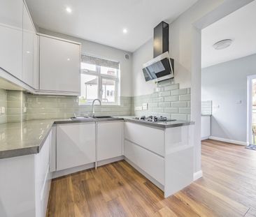 Semi-detached House to rent - Oak Avenue, Croydon, CR0 - Photo 4