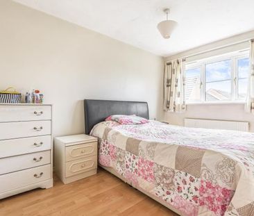 4 bedroom end of terrace house to rent - Photo 4