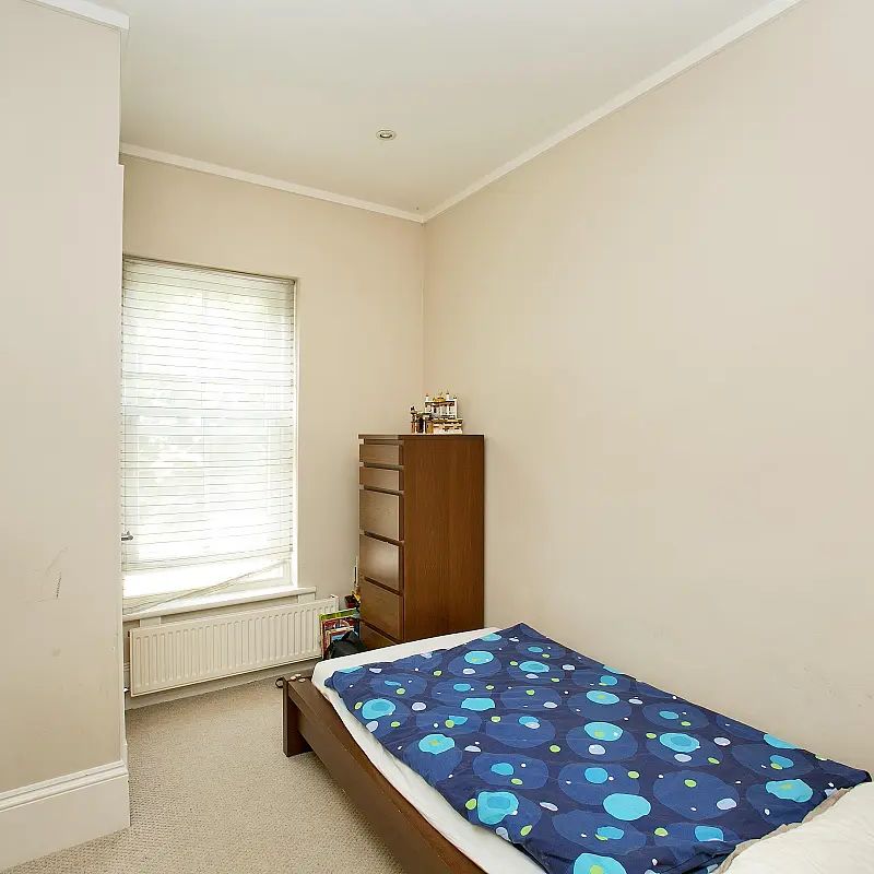 2 bedroom flat in Marchmont Road - Photo 2