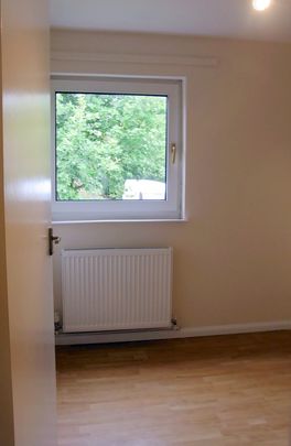 Well Presented Two Bedroom Apartment to Let in Thorplands - Photo 1