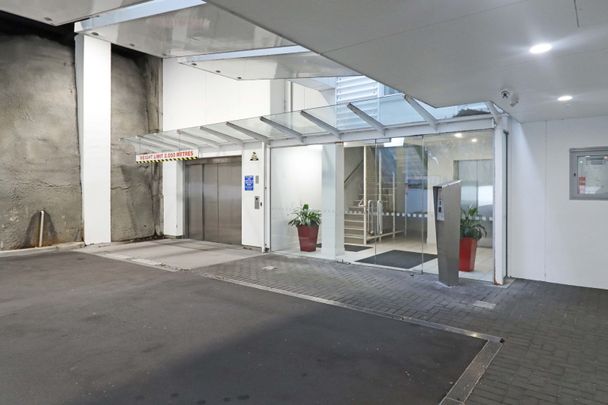 Oriental Parade Living - Photo 1