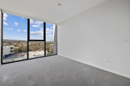 Exceptionally located 1-bedroom with views - Photo 3