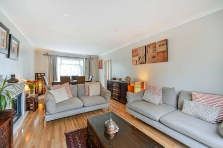 4 bedroom detached house to rent - Photo 2